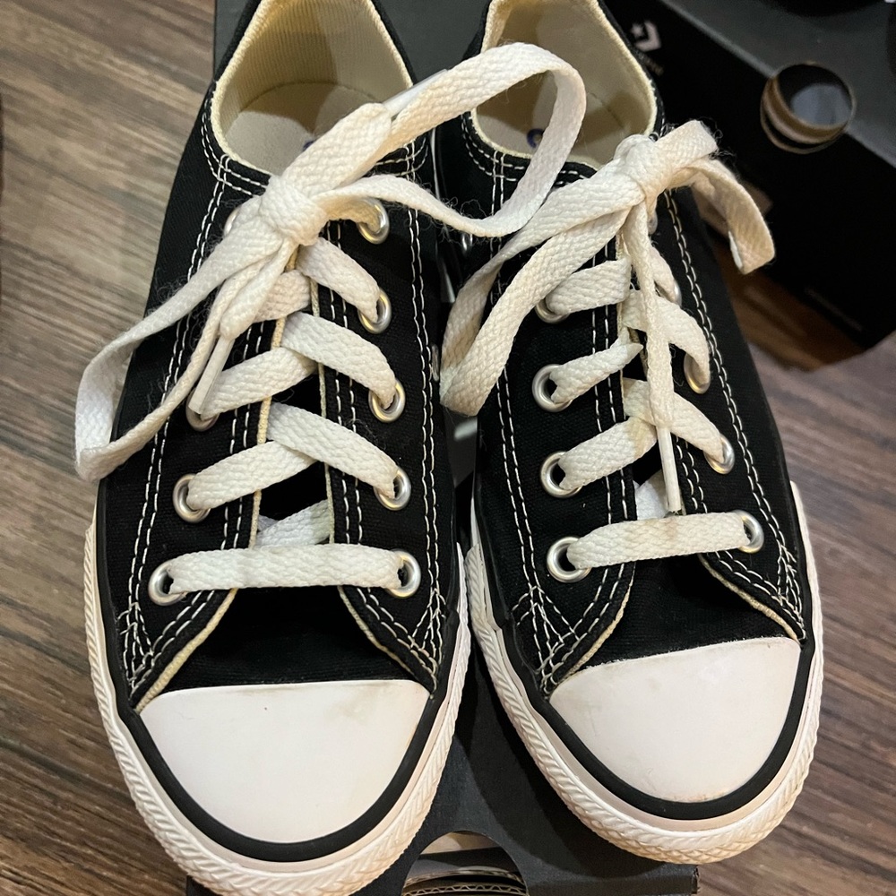 Youth Chuck Taylor All Star Street Sneaker Black Converse Size 10.5 Laces